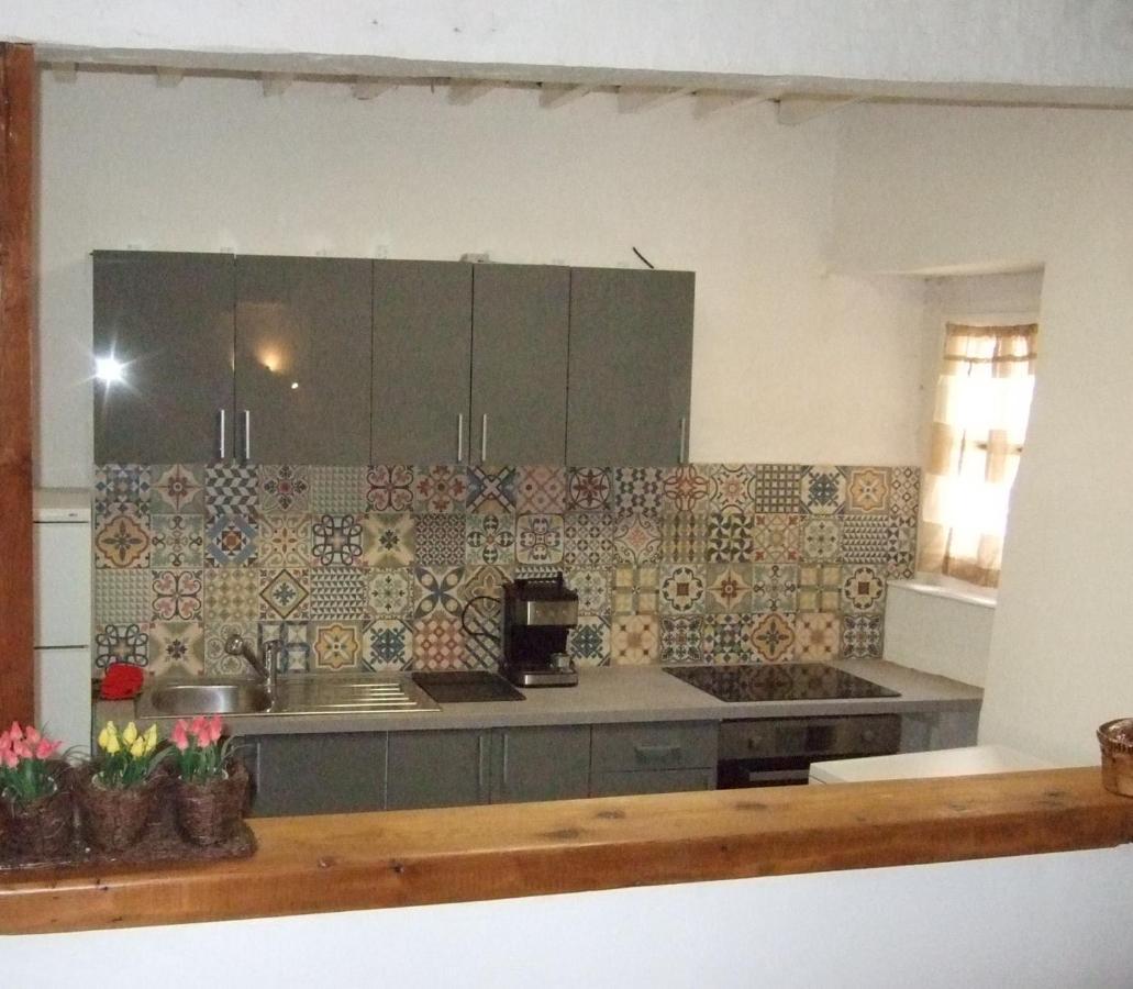 Une Maison Dans Le Village Ribiers Ngoại thất bức ảnh