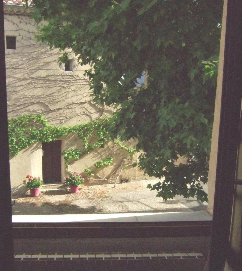 Une Maison Dans Le Village Ribiers Ngoại thất bức ảnh